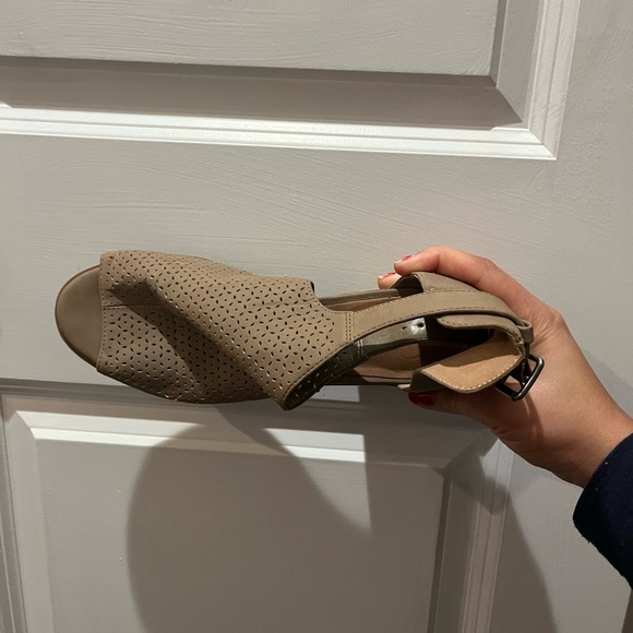 Gorgeous and comfortable sandals - Picture 3 of 6